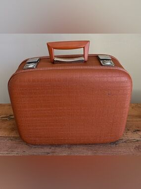 Vintage 50s 60s Travel Makeup Suitcase Hard Shell Locking with 2 Keys